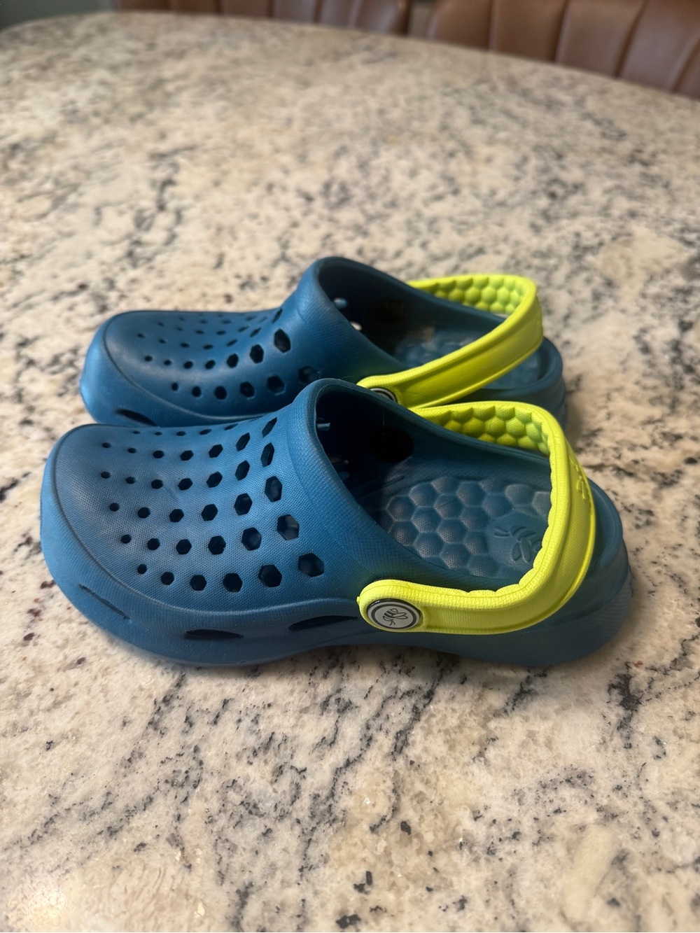 Joybees Kids Teal Slip-On Sandals with Yellow Heel Strap - Picture 4 of 7